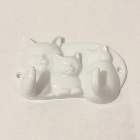 Vintage Avon White Cat Figurine Ceramic Key Holder Hook Wall Plaque New - Picture 1 of 7